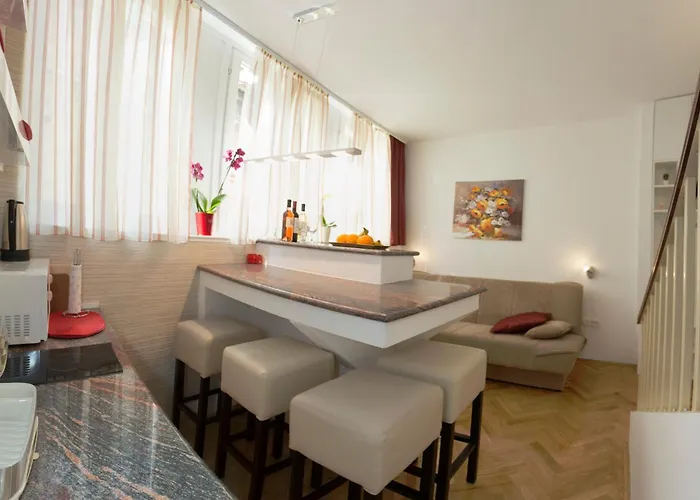 & Lea Split