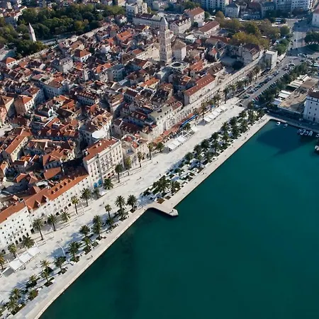 & Lea ゲストハウス