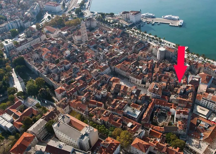 Πανσιόν & Lea