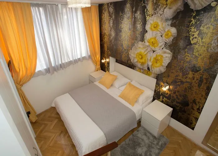 Πανσιόν & Lea