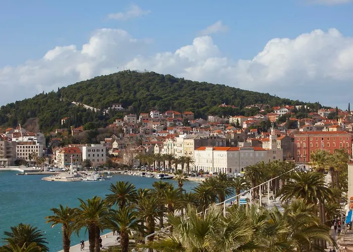 Πανσιόν & Lea Σπλιτ