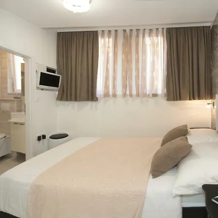 & Lea Guest house